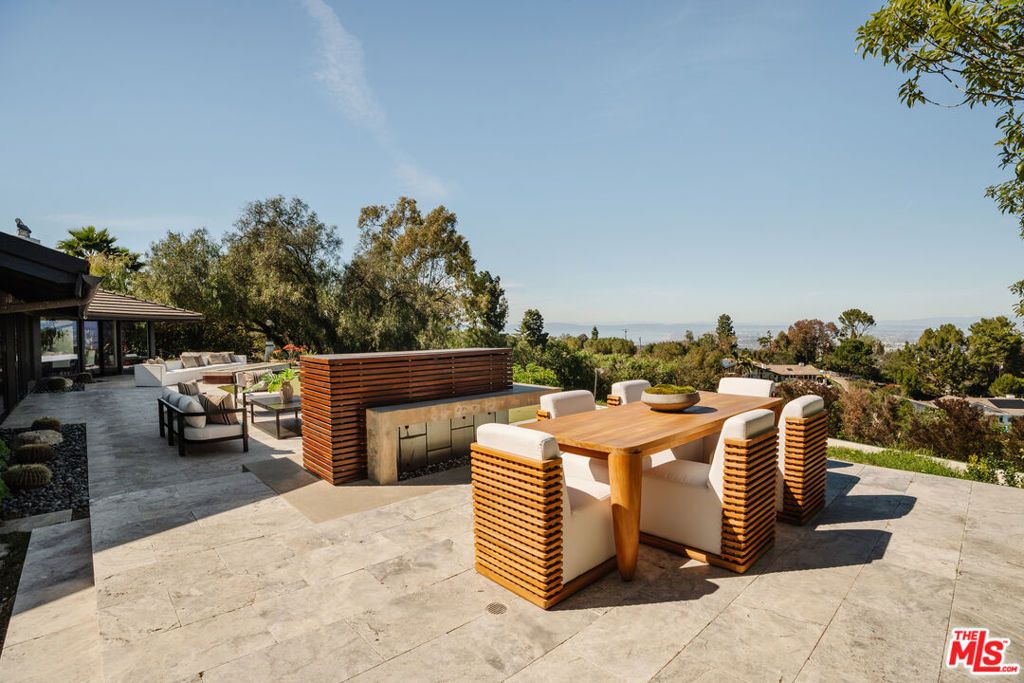 Image 51 of property listing at 4 Buckboard Lane, Rolling Hills, CA 90274