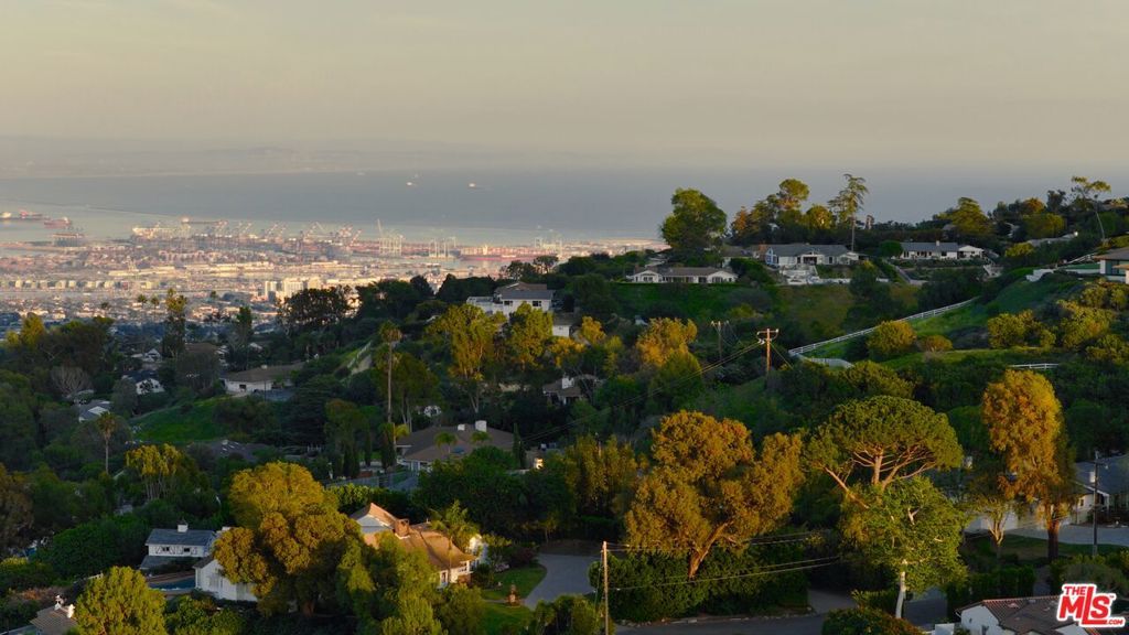 Image 57 of property listing at 4 Buckboard Lane, Rolling Hills, CA 90274