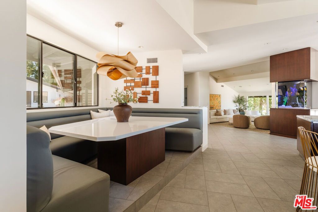 Image 8 of property listing at 4 Buckboard Lane, Rolling Hills, CA 90274