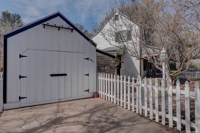 507 W Travis, Fredericksburg, TX 78624