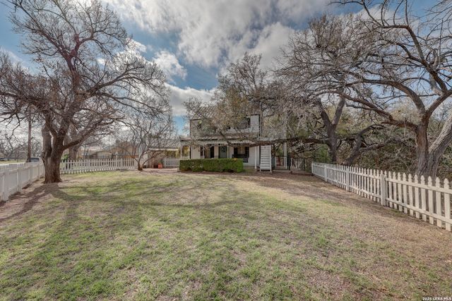 507 W Travis, Fredericksburg, TX 78624