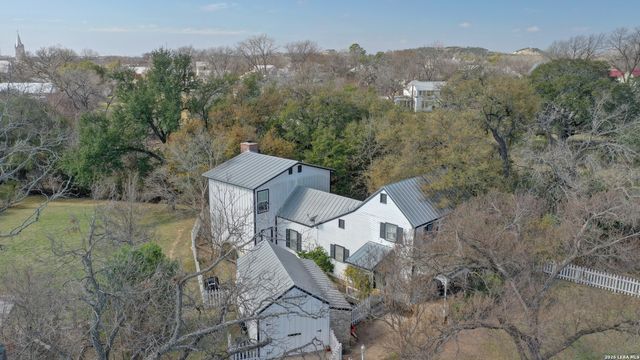 507 W Travis, Fredericksburg, TX 78624