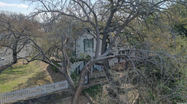 507 W Travis, Fredericksburg, TX 78624