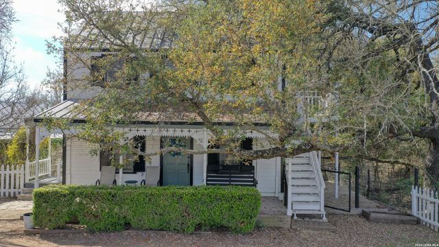 507 W Travis, Fredericksburg, TX 78624