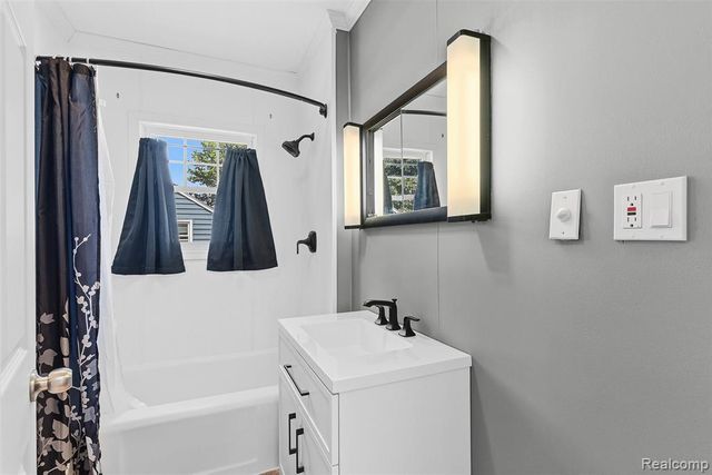 1709 Michigan Avenue, Bay City, MI 48708