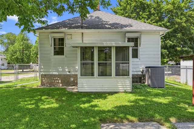 1709 Michigan Avenue, Bay City, MI 48708