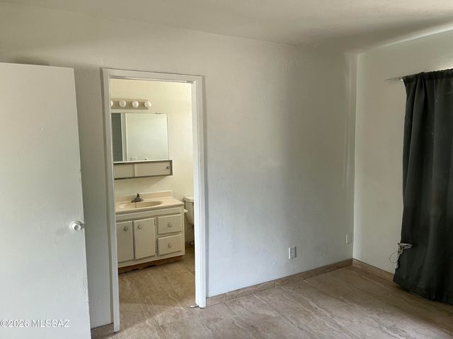 9220 W Ira Street, Tucson, AZ 85735