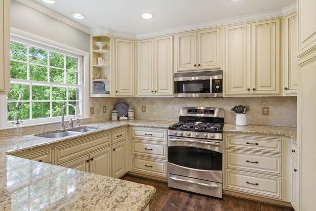 5802 Vine Ridge Dr, Nashville, TN 37205