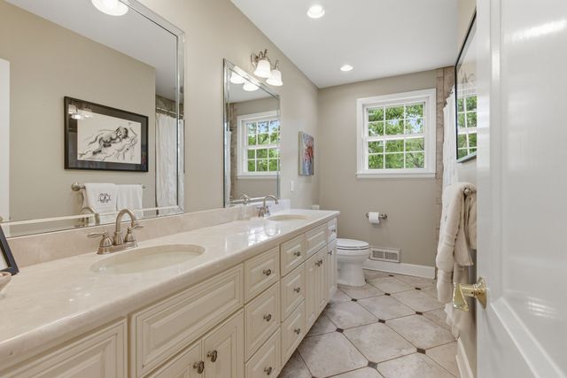 5802 Vine Ridge Dr, Nashville, TN 37205
