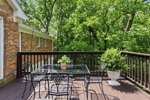 5802 Vine Ridge Dr, Nashville, TN 37205
