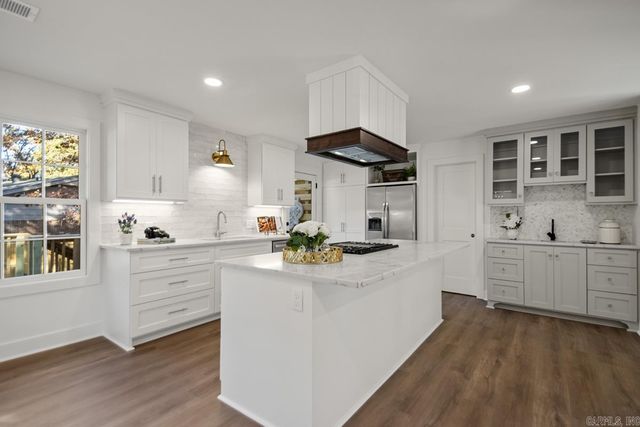 10600 Crestdale Lane, Little Rock, AR 72212