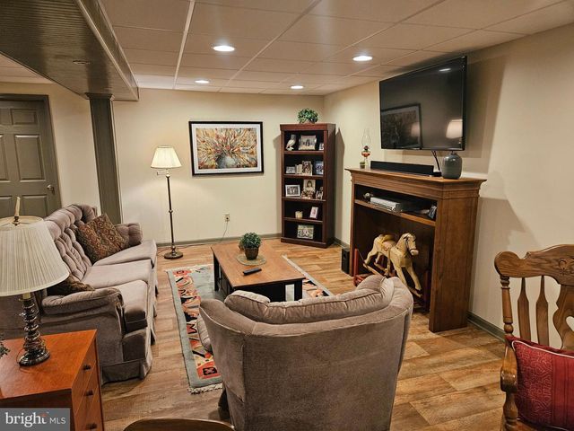 25 SUMMER BREEZE LN, Chambersburg, PA 17202