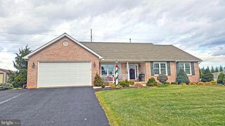 25 SUMMER BREEZE LN, Chambersburg, PA 17202