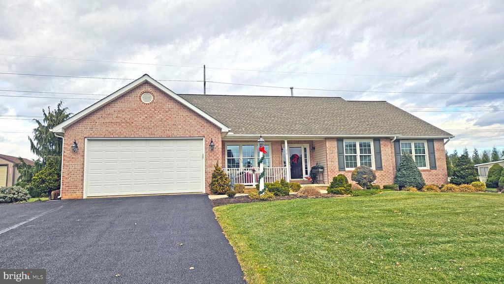 25 SUMMER BREEZE LN, Chambersburg, PA 17202