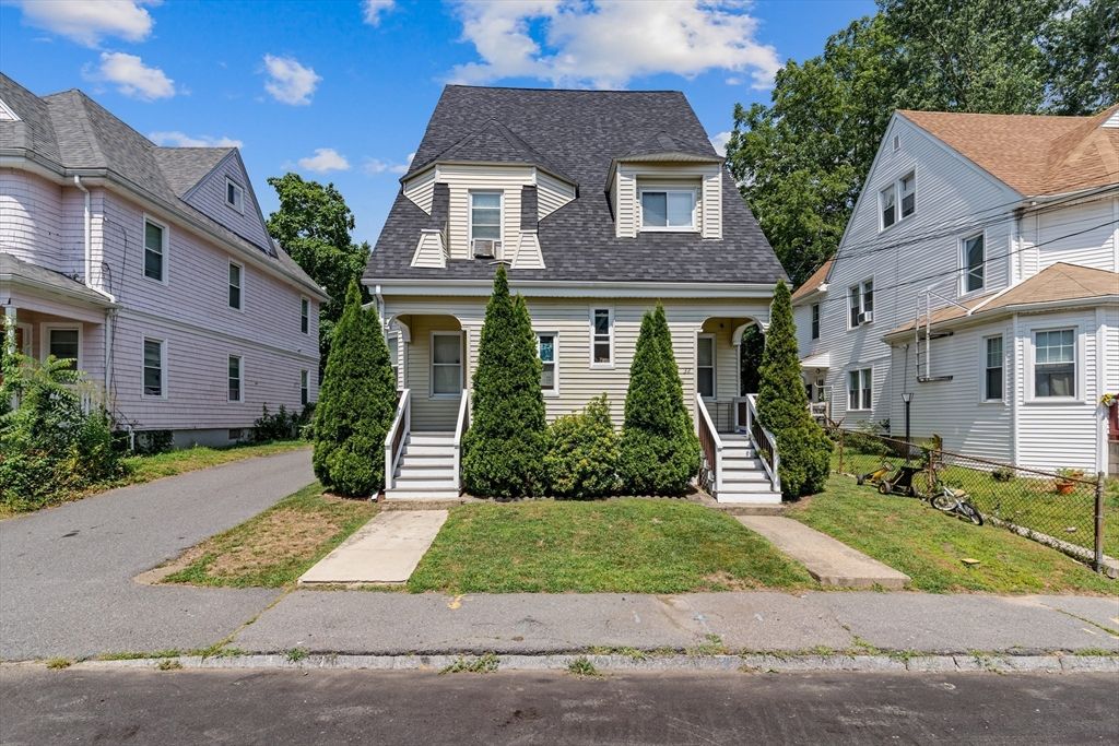30 Newcomb Pl, Taunton, MA 02780