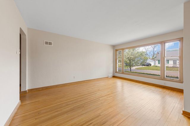 123 Thayer Avenue, Mankato, MN 56001