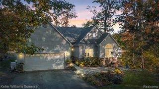 70 Lakeview Drive, Oxford, MI 48370