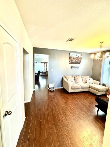 1208 Rio Vista Drive, Desoto, TX 75115