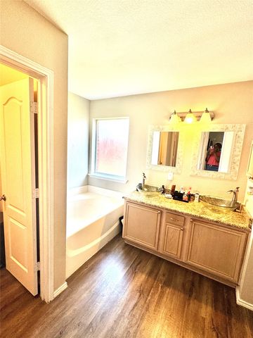 1208 Rio Vista Drive, Desoto, TX 75115