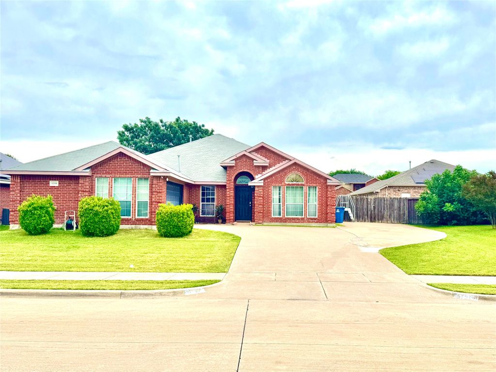 1208 Rio Vista Drive, Desoto, TX 75115
