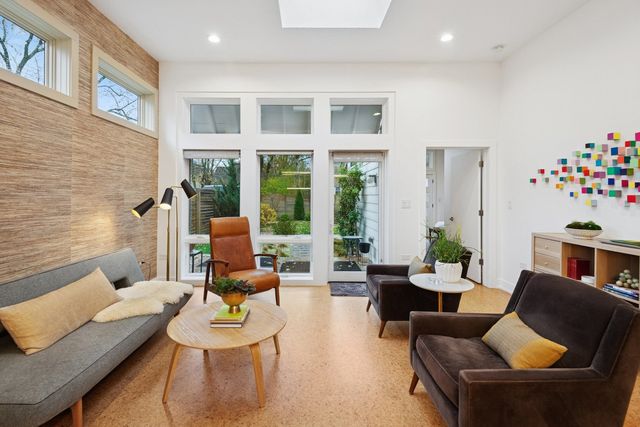 3310 Hayes Street, Evanston, IL 60201