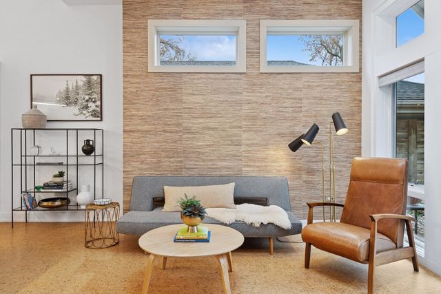 3310 Hayes Street, Evanston, IL 60201