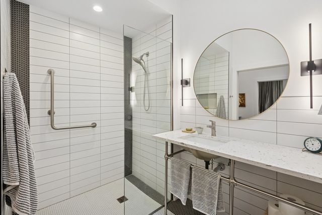 3310 Hayes Street, Evanston, IL 60201