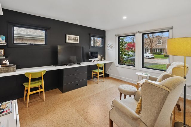 3310 Hayes Street, Evanston, IL 60201