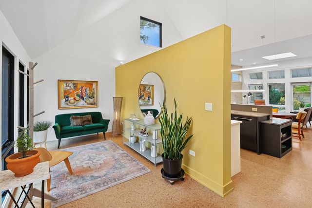 3310 Hayes Street, Evanston, IL 60201