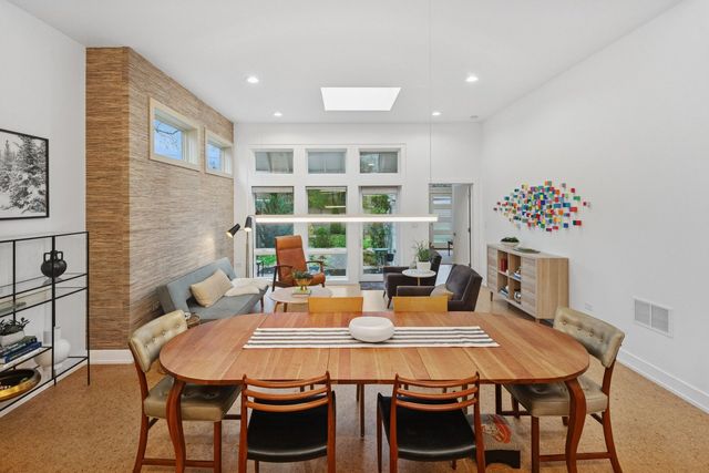 3310 Hayes Street, Evanston, IL 60201