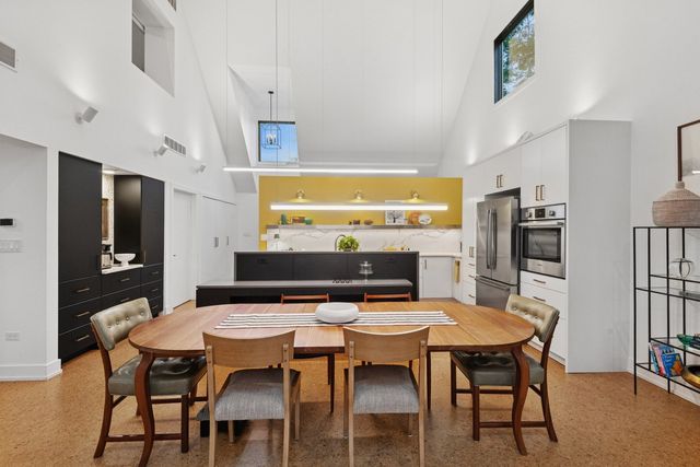 3310 Hayes Street, Evanston, IL 60201