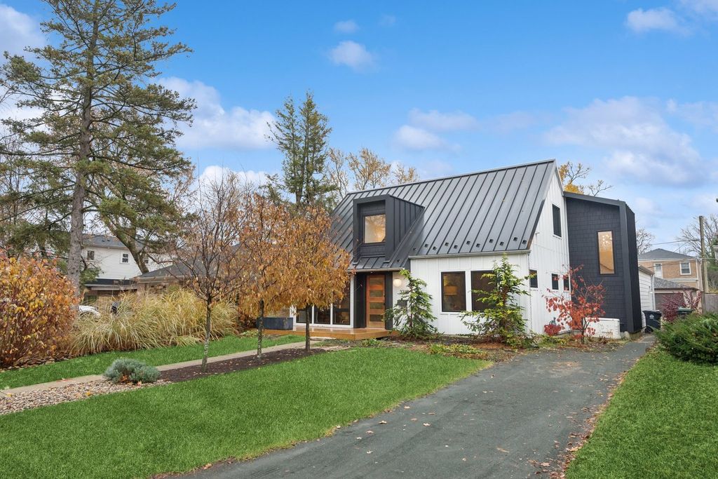 3310 Hayes Street, Evanston, IL 60201