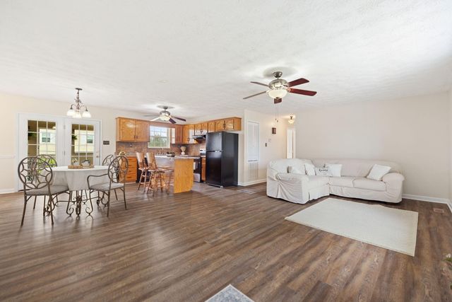 3037 Clear Springs Drive, London, KY 40744