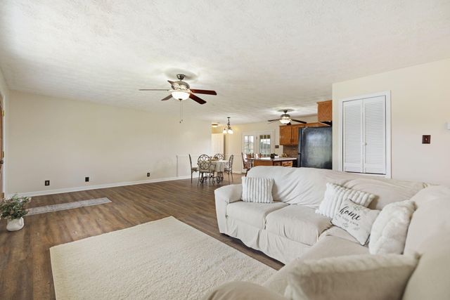 3037 Clear Springs Drive, London, KY 40744