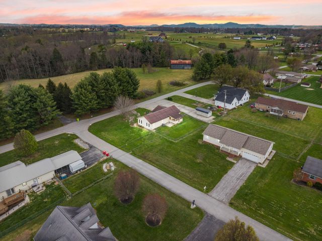 3037 Clear Springs Drive, London, KY 40744
