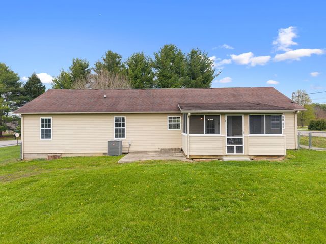 3037 Clear Springs Drive, London, KY 40744