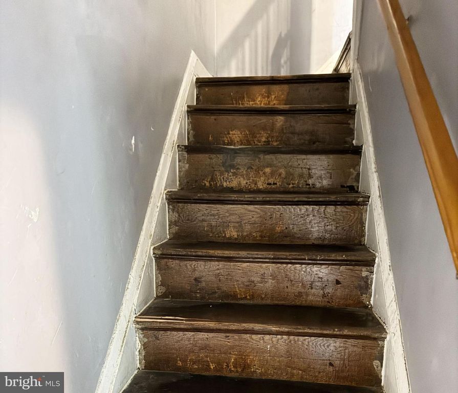 Image 12 of property listing at 4112 WOODHAVEN AVE, Baltimore, MD 21216
