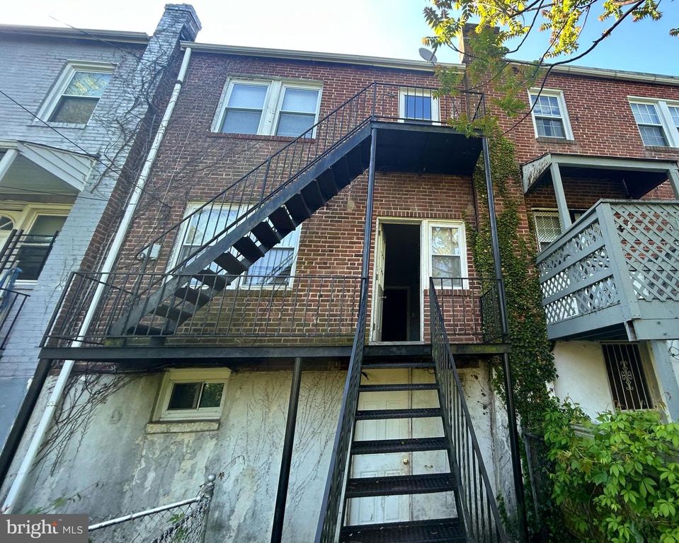 Image 4 of property listing at 4112 WOODHAVEN AVE, Baltimore, MD 21216