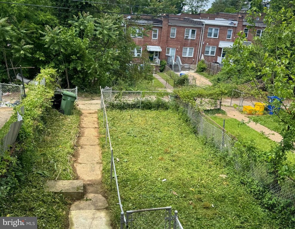 Image 5 of property listing at 4112 WOODHAVEN AVE, Baltimore, MD 21216