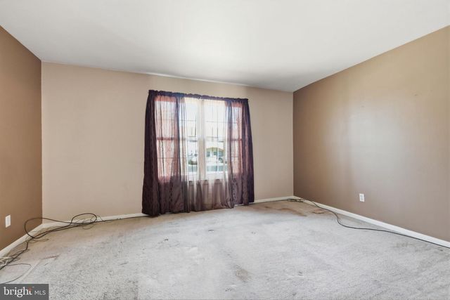 42 KEARNEY DR, North Wales, PA 19454