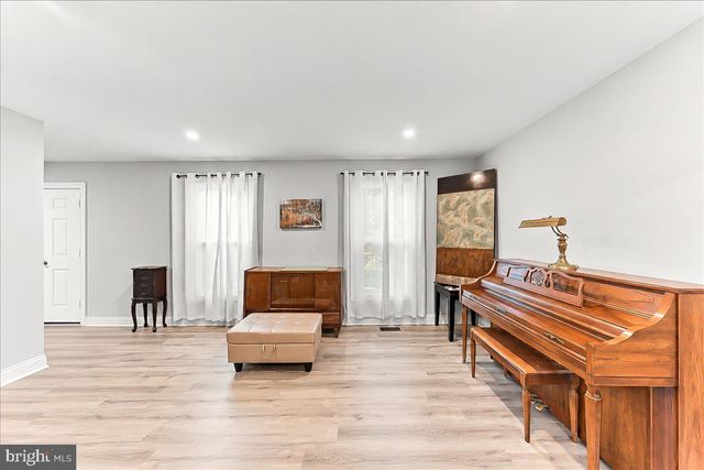 1227 VICTORIA LN, West Chester, PA 19380