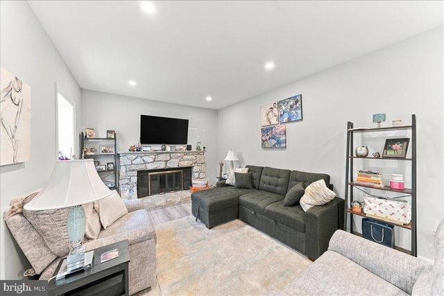 1227 VICTORIA LN, West Chester, PA 19380
