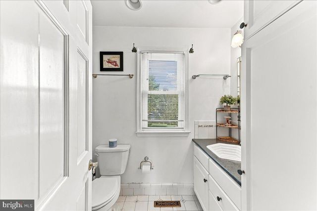 1227 VICTORIA LN, West Chester, PA 19380