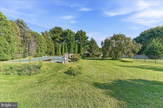 1227 VICTORIA LN, West Chester, PA 19380