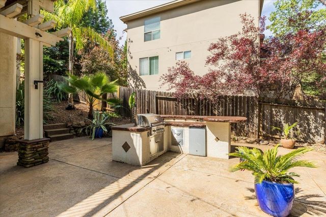 3184 Chasen Dr, Cameron Park, CA 95682