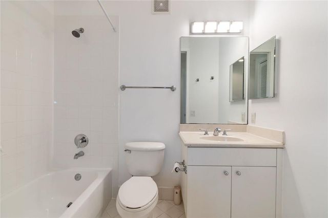 2692 Center Ct Drive 2-32, Weston, FL 33332