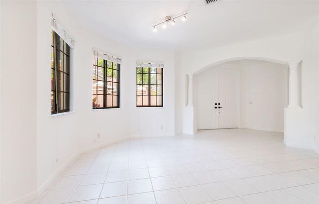 2692 Center Ct Drive 2-32, Weston, FL 33332
