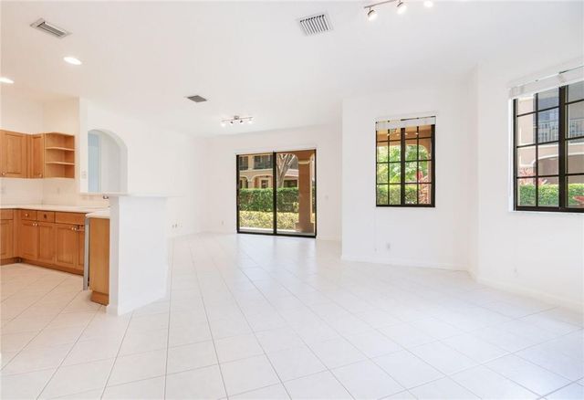 2692 Center Ct Drive 2-32, Weston, FL 33332