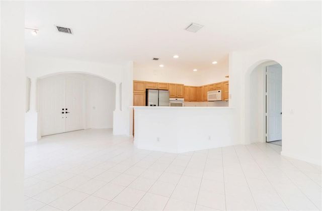 2692 Center Ct Drive 2-32, Weston, FL 33332