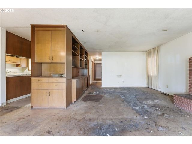 12333 Se MADISON St, Portland, OR 97233